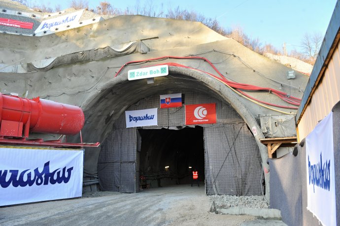 Tunel Žilina, ktorý je súčasťou diaľnice D1 Hričovské Podhradie – Lietavská Lúčka, počas slávnostného prerazenia. Foto – TASR