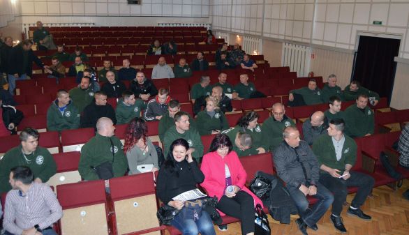 Kotlebovci pred diskusiou Zabudnutého Slovenska v Kežmarku. Foto N - Daniel Vražda