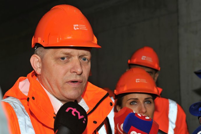 Robert Fico pred médiami. foto - TASR