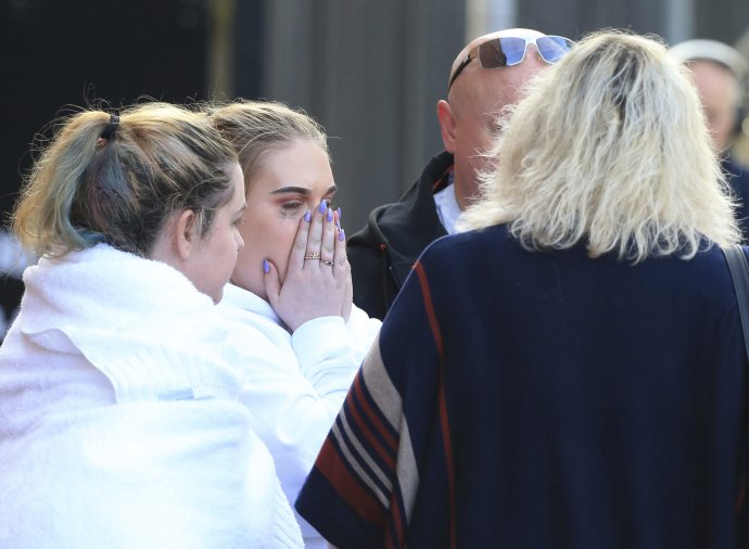 Pri samovražednom útoku počas koncertu v Manchestri zomrelo najmenej 22 ľudí a vyše 50 bolo zranených. Foto – AP