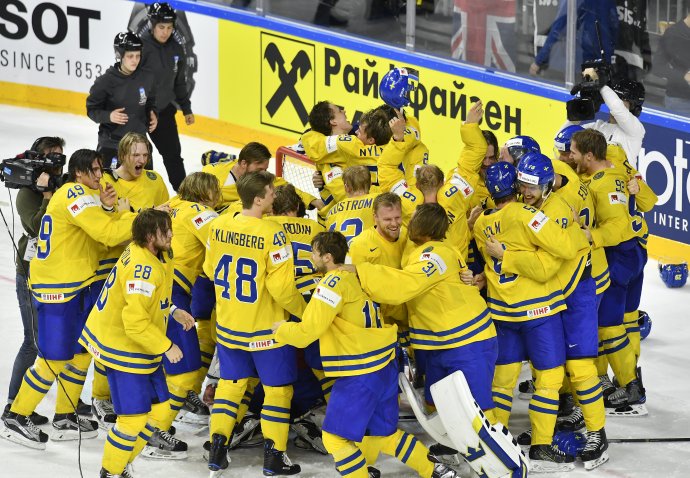 Švédi oslavujú majstrovský titul. Foto – ap