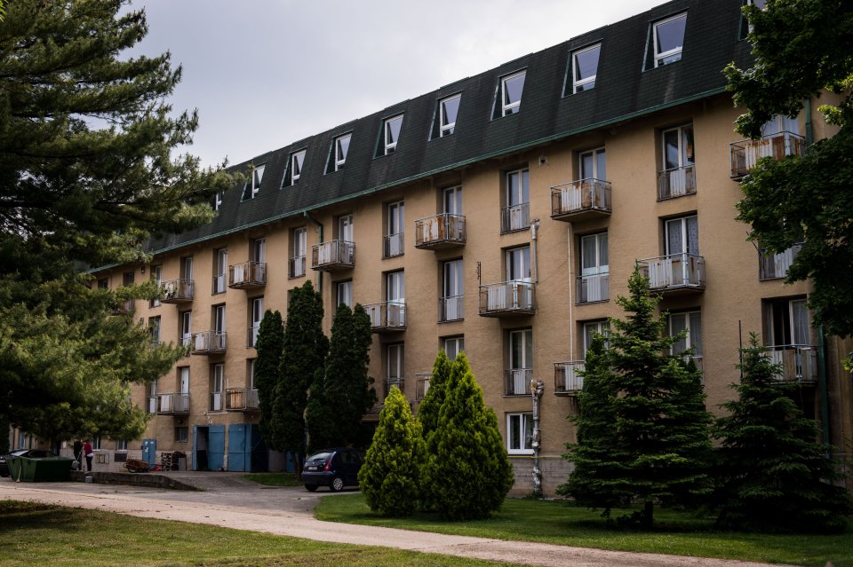 Bývalý internát vo Voderadoch sa má zmeniť na ubytovňu. Foto N - Vladimír Šimíček