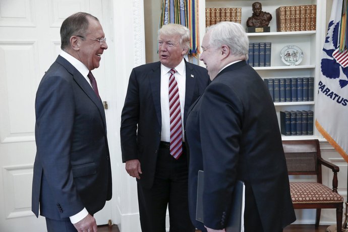 Úsmevy v Bielom dome: prišli hostia z Moskvy. Foto – ruské ministerstvo zahraničia/AP