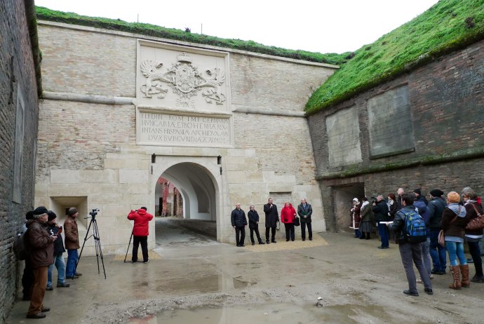 Zo starej pevnosti je už zreštaurovaná Ferdinandova brána, ktorú otvorili v decembri 2014. Foto – TASR