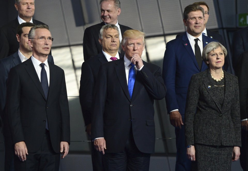 Prezident Andrej Kiska na štvrtkovom summite NATO v Bruseli. V dolnom rade sú generálny tajomník NATO Jens Stoltenberg, americký prezident Donald Trump a britská premiérka Theresa Mayová. foto - tasr/ap
