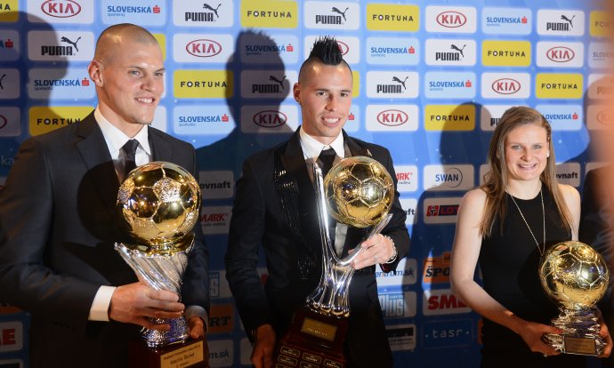 Škorvánková na Futbalistovi roka 2013 s Martinom Škrtelom a Marekom Hamšíkom. Foto – archív TASR