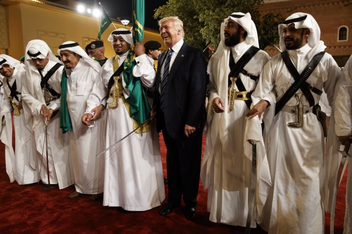 Trump v Saudskej Arábii v máji 2017. Foto – TASR/AP