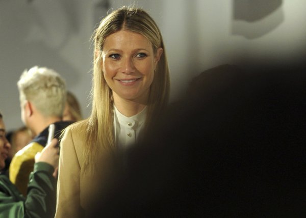 Gwyneth Paltrowová propaguje „liečivé náplasti“, podľa vedcov ide o&nbsp;nezmysel a&nbsp;homeopatiu pre bohatých