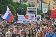 Študenti s masou protestujúcich v Prešove pripomínali, že korupcia je problém aj v bežnom živote