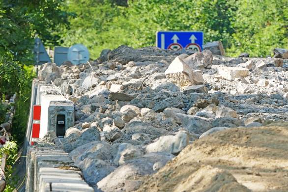 Spadnuté bralo pod hradom Strečno. Foto - tasr