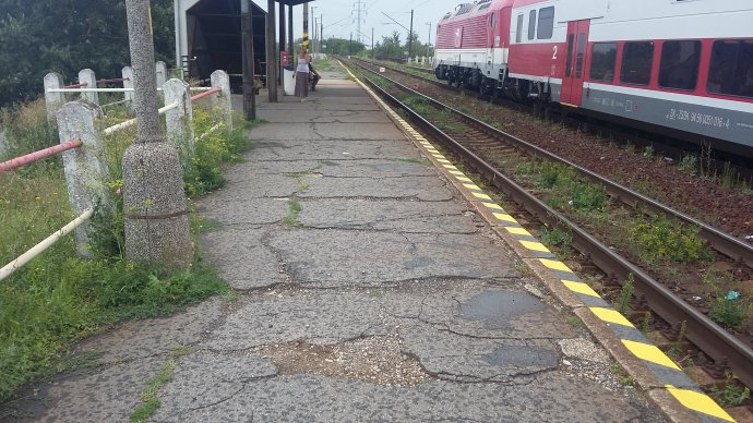 Zastávka Vinohrady patrí medzi najväčšie hanby slovenskej železnice, rekonštrukcie sa v najbližších rokoch nedočká. Foto N - Tomáš Benedikovič, Vladimír Šnídl