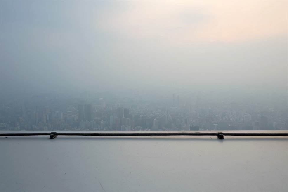 Budúcnosť Taiwanu je občas podobne nejasná ako výhľad z mrakodrapu 101, ktorý bol kedysi najvyššou budovou sveta. Foto N – Jana Németh