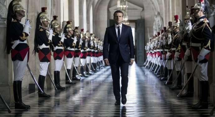 Emmanuel Macron vo Versailles. Foto – AP