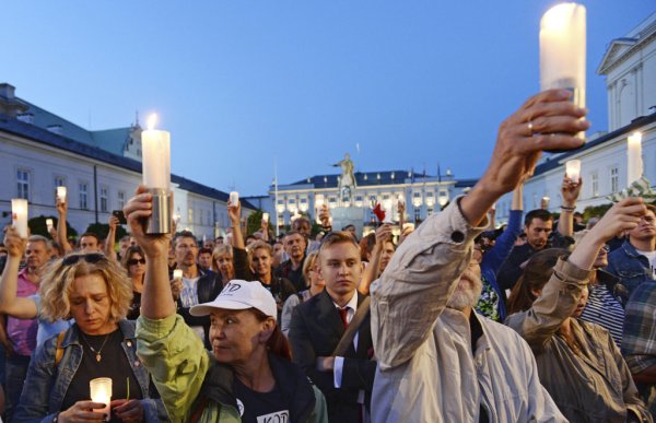 Brusel hrozí Poľsku stratou hlasovacích práv, Orbán to však nedovolí