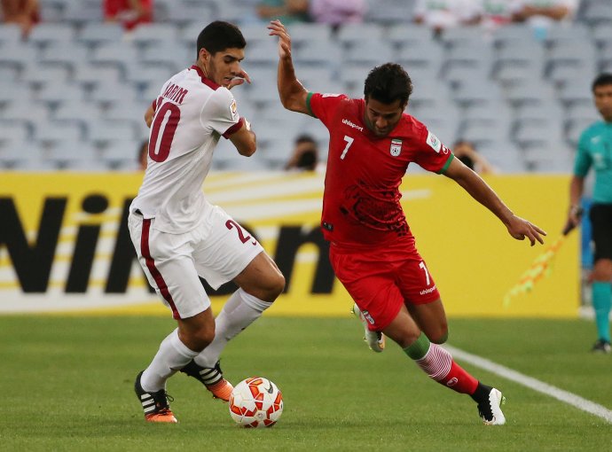 Masoud Shojaei (v červenom drese) v reprezentačnom zápase. Foto – AP