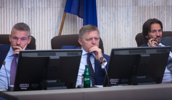 Vláda počas vypočúvania kandidátov na predsedu ÚVO. Foto N – Tomáš Benedikovič