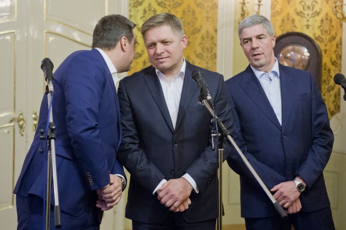 Zľava: Andrej Danko, Robert Fico, Béla Bugár. Foto – TASR
