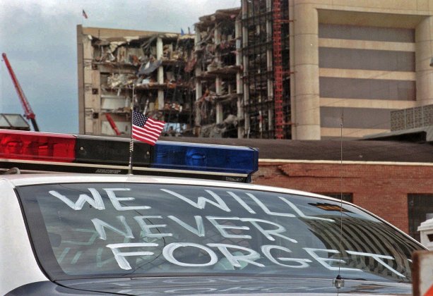 Bombový útok v Oklahoma City 1995, 168 obetí. (AP Photo/Rick Bowmer, File)