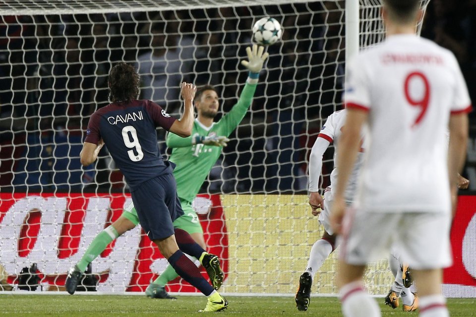 Edinson Cavani strieľa druhý gól PSG. Foto AP.