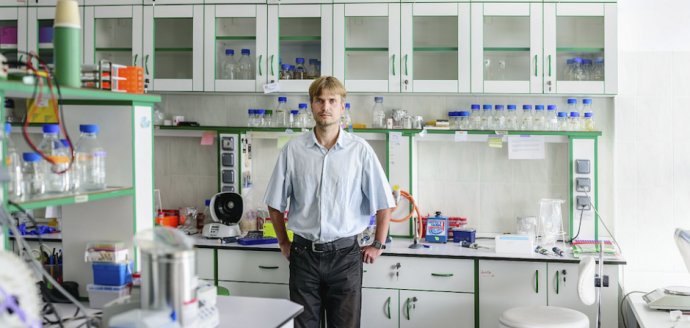 Juraj Gregáň vo svojom novom laboratóriu na UK. Foto – Vladimír Kuric/J. G.