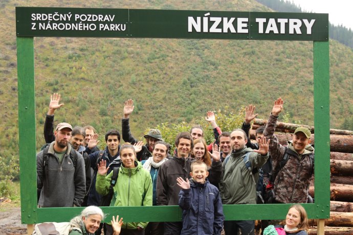 Ochranári posielajú Slovensku a lesníkom pohľadnicu s rúbaniskom. Foto – Karol Kaliský