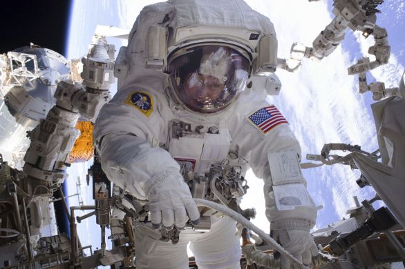 Na vesmírnej prechádzke. Foto - NASA/AP