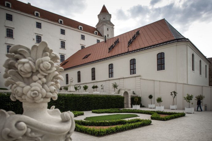 Na severnej terase Bratislavského hradu sú repliky Barokovej záhrady a Zimnej jazdiarne, Keltov tam nenájdete. Foto N – Tomáš Benedikovič