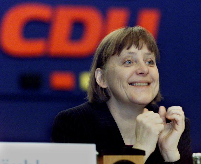 Angela Merkelová v roku 2000 na zjazde CDU, kde ju zvolili za predsedníčku strany. Foto – TASR/AP