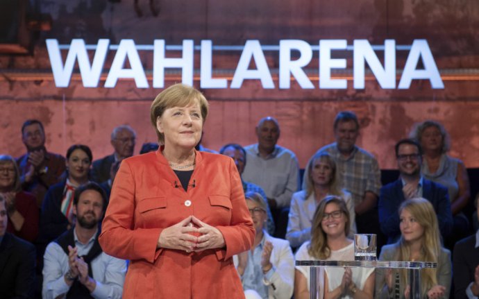 Angela Merkelová vo volebnej aréne. Foto – TASR/AP