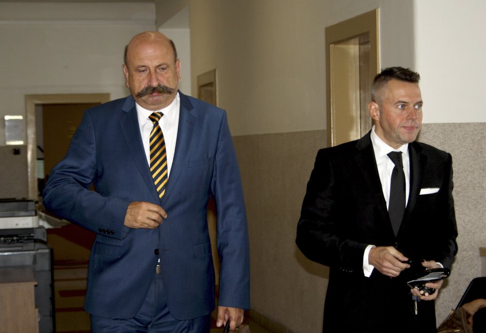 Vladimír Jánoš (vpravo) so svojím advokátom. Foto – TASR