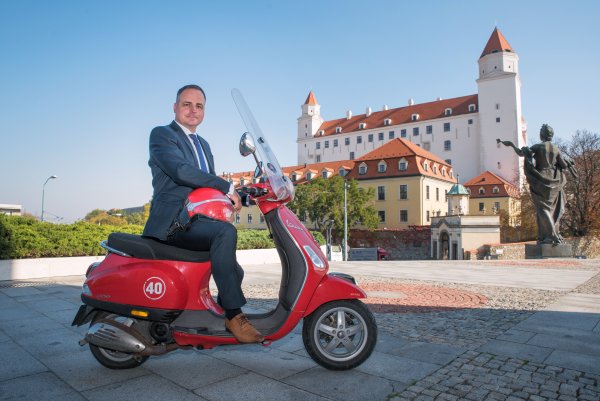 Pravica v&nbsp;župách zaostáva a&nbsp;má už len týždeň a&nbsp;pol na to, aby zastavila Ficovo „červené ráno“