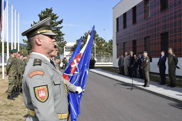 Na pracovisku NATO pri Vajnoroch sa doteraz odohrávali ceremónie iba pre ľudí z rezortu obrany (na fotke návšteva delegácie ministerstva obrany z 5. septembra). Foto – NFIU