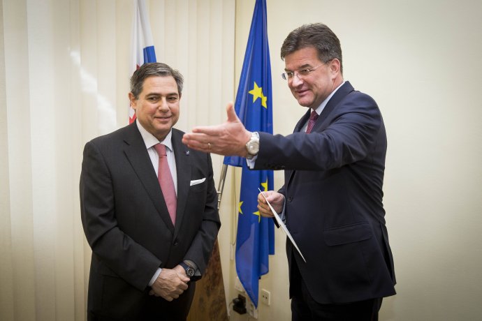 Španielsky veľvyslanec Luis Belzuz a šéf slovenskej diplomacie Miroslav Lajčák. Foto – MZV