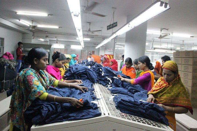 Textilná fabrika v Dháke. Zdroj - Flickr/NYU Stern BHR