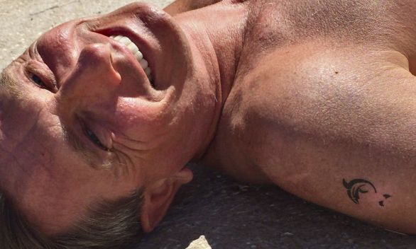 Slovinský prezident pózuje s vytetovaným delfínom na ramene. foto - Instagram/Borut Pahor