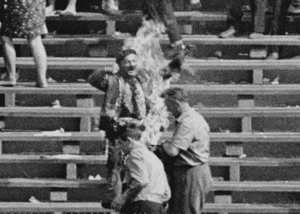 Ryszard Siwiec sa podpálil pred tisíckami ľudí. Foto – Wikipedia