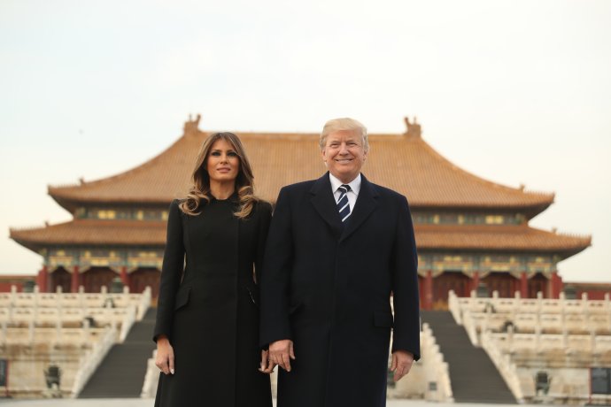 Donald Trump a jeho manželka Melania Trump na návšteve v Číne. Foto – tasr/ap