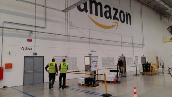 Logistické centrum Amazonu v Seredi. Foto - Denník N