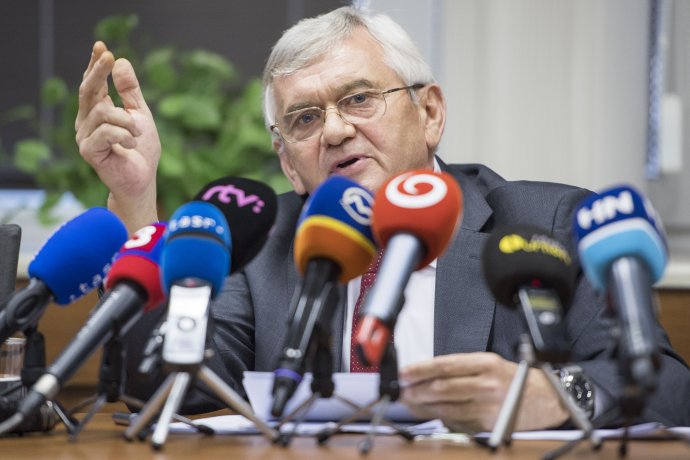 Predseda Úradu pre reguláciu sieťových odvetví Ľubomír Jahnátek. Foto – TASR