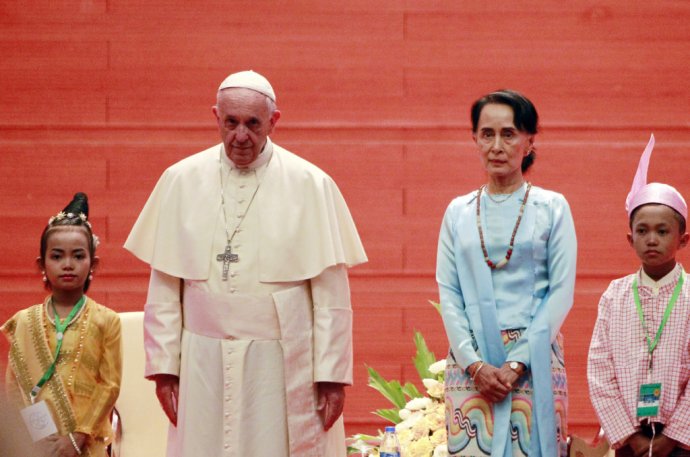 Barmská líderka Su Ťij a pápež František. Foto - AP