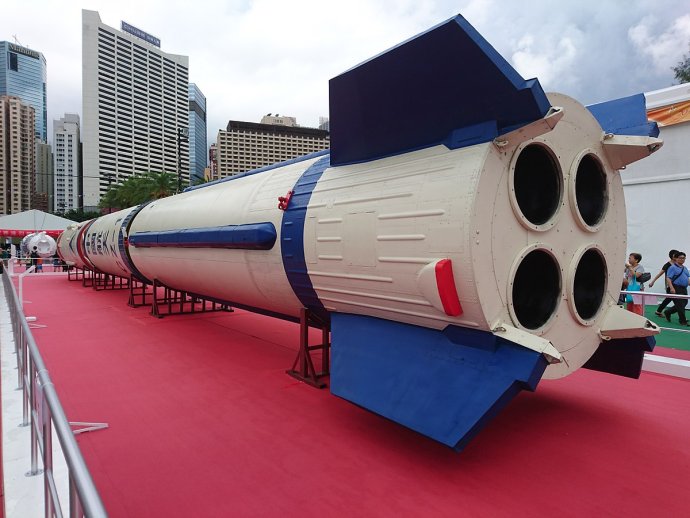 Čínska raketa Dlhý pochod 1. Foto – Wikimedia