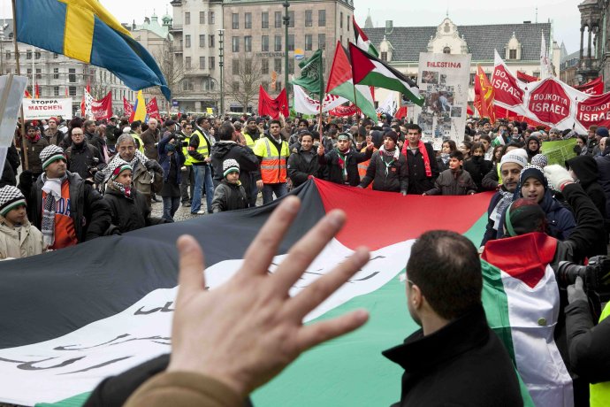 Protiizraelskí demonštranti vo švédskom Malmö v roku 2009. Foto – TASR/AP