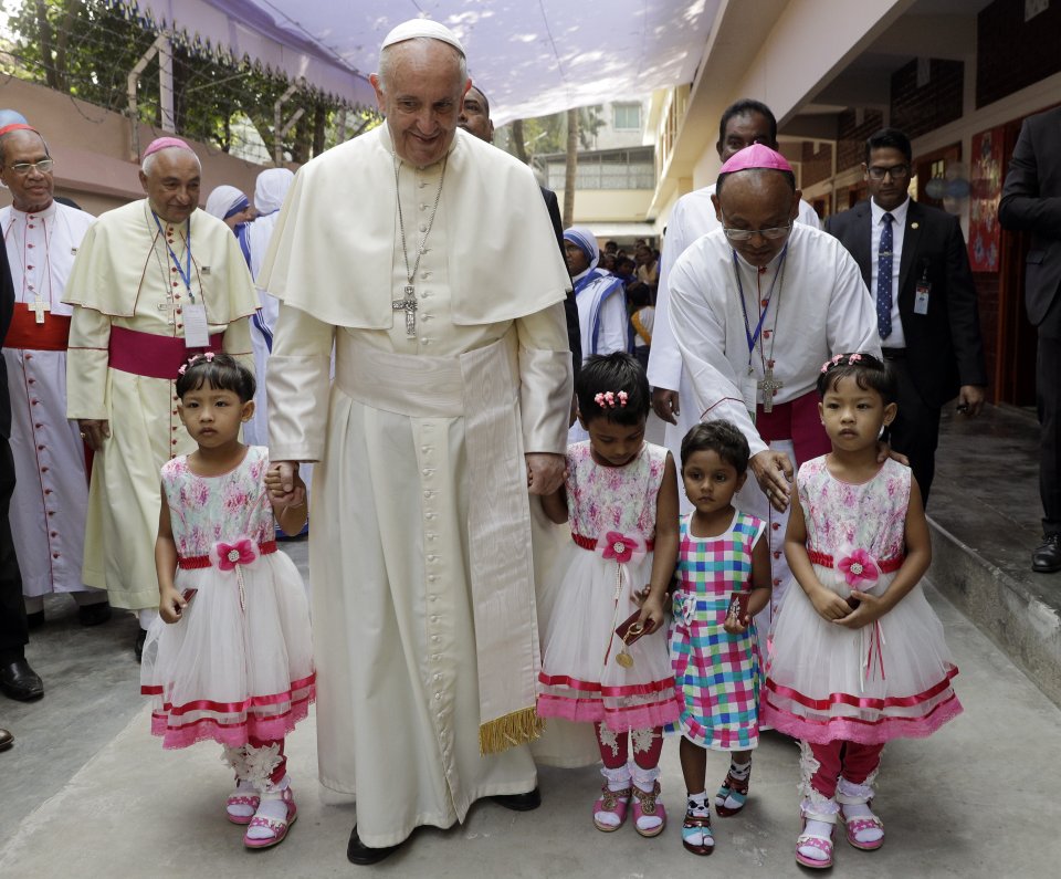 Pápež počas ázijského turné v Bangladéši. Foto – AP