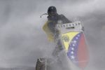 Počas protivládnych protestov zomrelo vo Venezuele viac ako 130 ľudí. Foto – TASR/AP