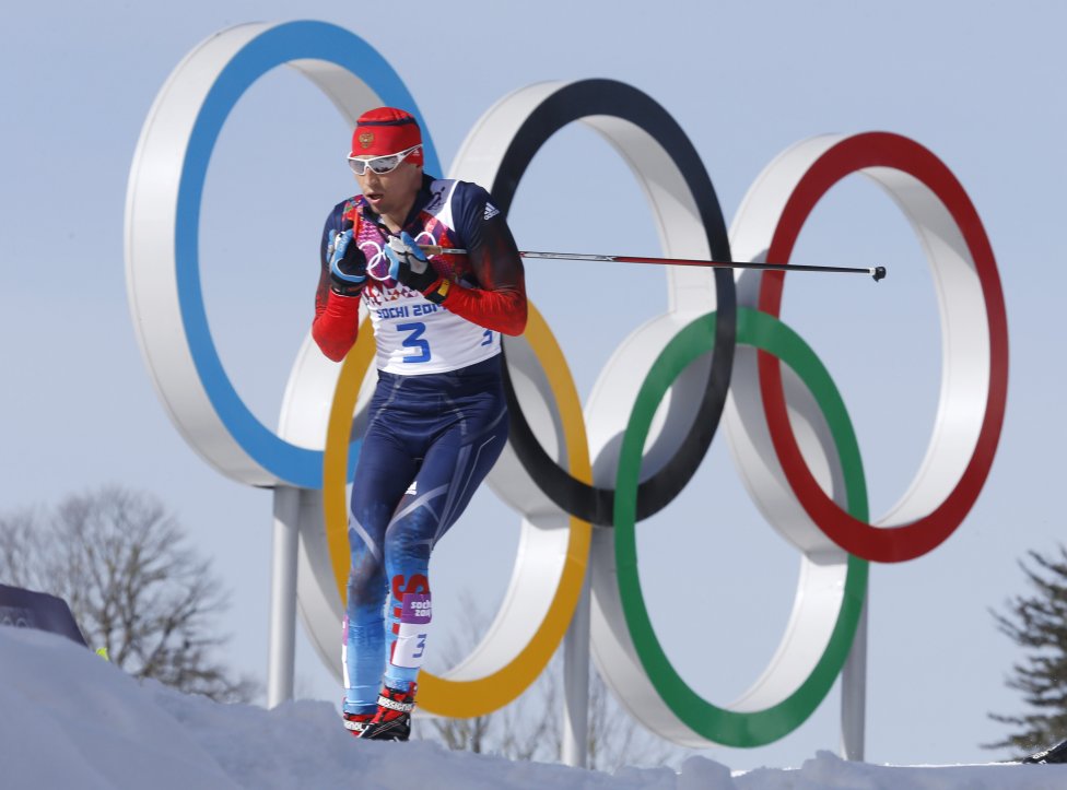 Ruský bežec na lyžiach Alexander Legkov podľa komisie MOV v Soči dopoval, vzali mu zlato aj striebro. Foto – TASR/AP