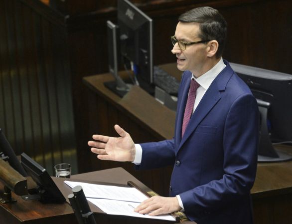 Poľský premiér Mateusz Morawiecki príde obhajovať súdnu reformu do Bruselu už v januári. Foto – AP