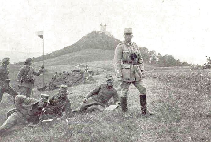 Vojaci veliteľa Josefa Šnejdáreka v Banskej Štiavnici v roku 1919. Foto – Wikipédia