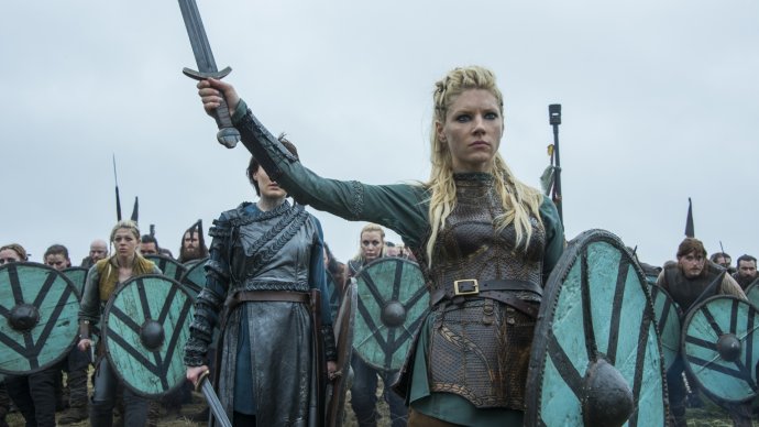 Ženy mali na tú dobu silné postavenie aj medzi Vikingami, ktorí kolonizovali Island. Na snímke záber zo seriálu Vikingovia. Ilustračné foto – History/The Vikings