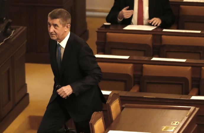 Andrej Babiš prichádza na zasadnutie parlamentu pred hlasovaním o vyslovení dôvery jeho vláde. Foto - TASR/AP
