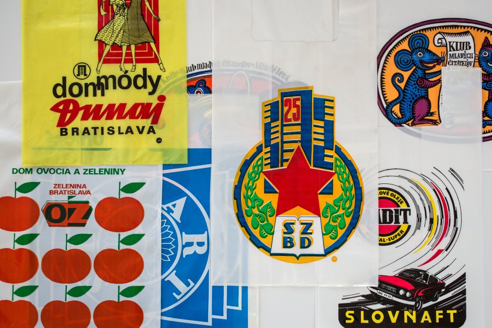 Igelitové tašky z rokov 1974 – 1988. Foto N – Tomáš Benedikovič